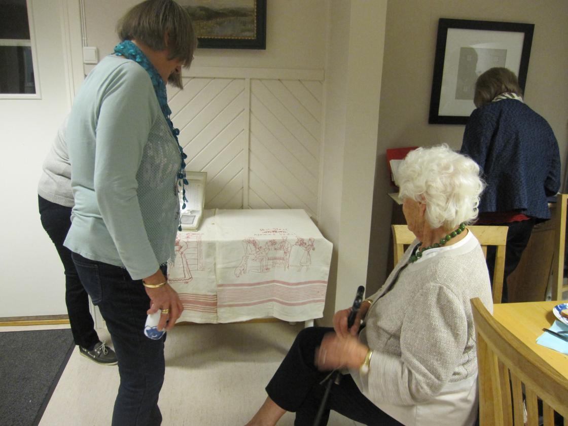 Kjøkkenbroderiene beundres