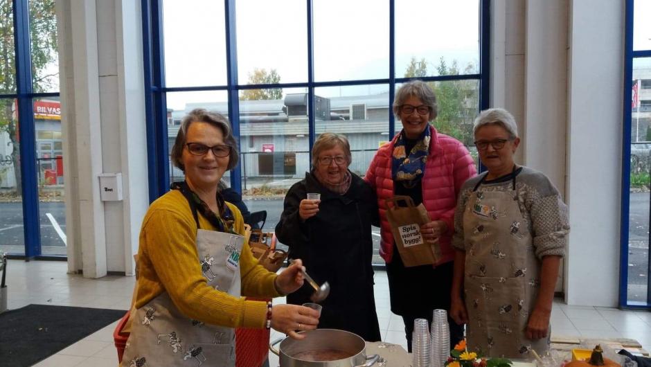 God stemning hos damene i Kråkstad bygdekvinnelag