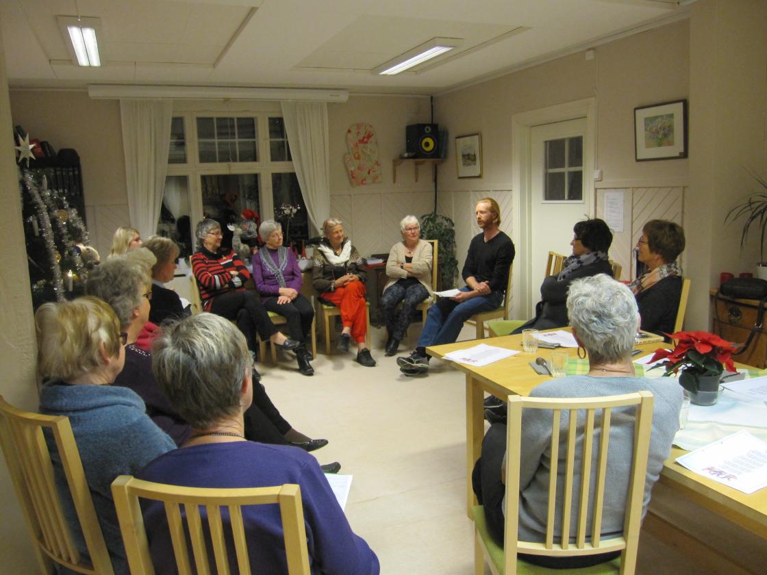 Kristian Tunby leser Piken med svovelstikkene