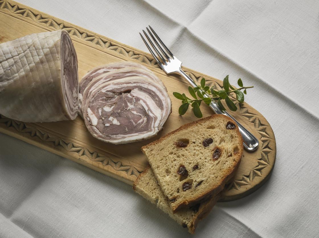 Og her er det ferdige resultatet. Lammerull på julebrød er tradisjon i Nord-Norge. Foto: Anders Henriksen.