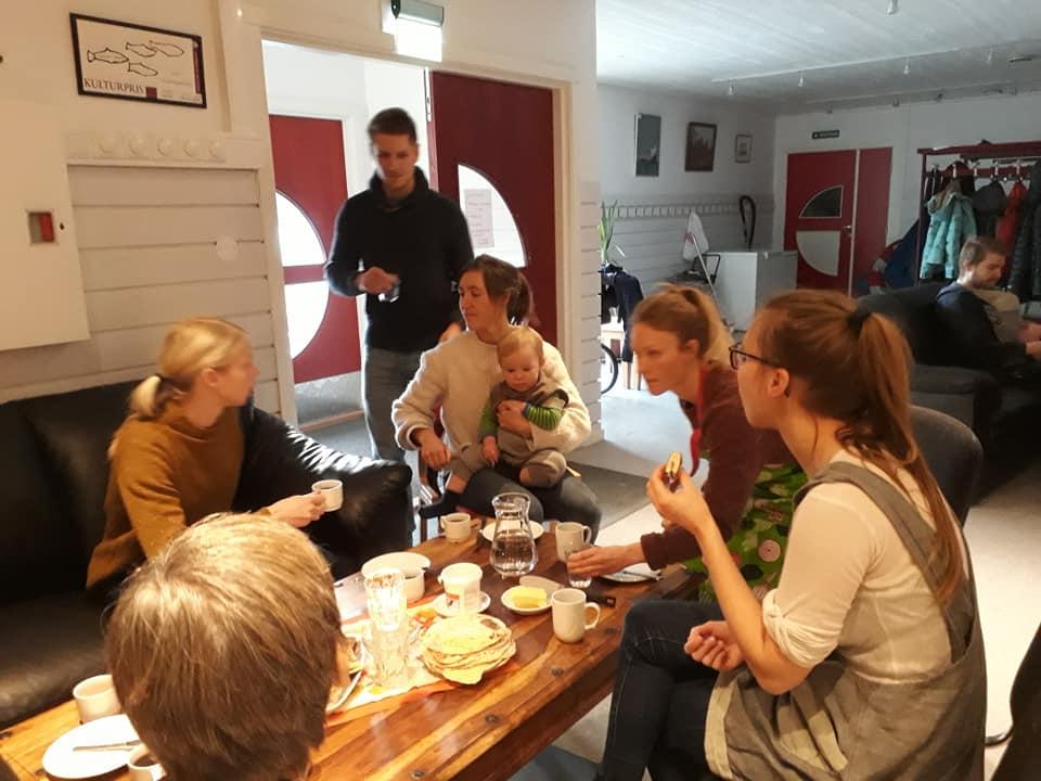 Hele familen på lefsekurs Foto: Ingunn Talgø