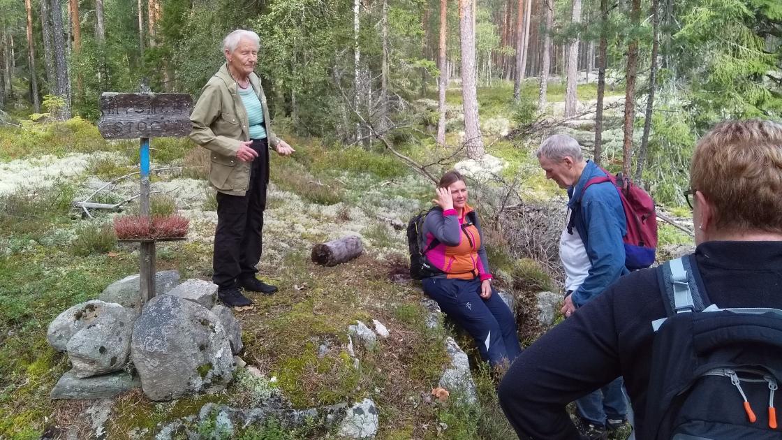 Mysmørstolen - en steinbenk der folk hvilte på veg hjem fra setra