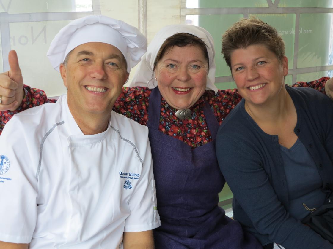 Gunnar Bakke, Bodil Nordjore og Anne Karine Statle utgjorde ein kompetent dommartrio. Foto: Bjørg Nordbø stakk av med den gjevaste tittelen årets grautgrams, og vant også klassen for beste graut kokt på vatn. Foto:Wenche Aale Hægermark