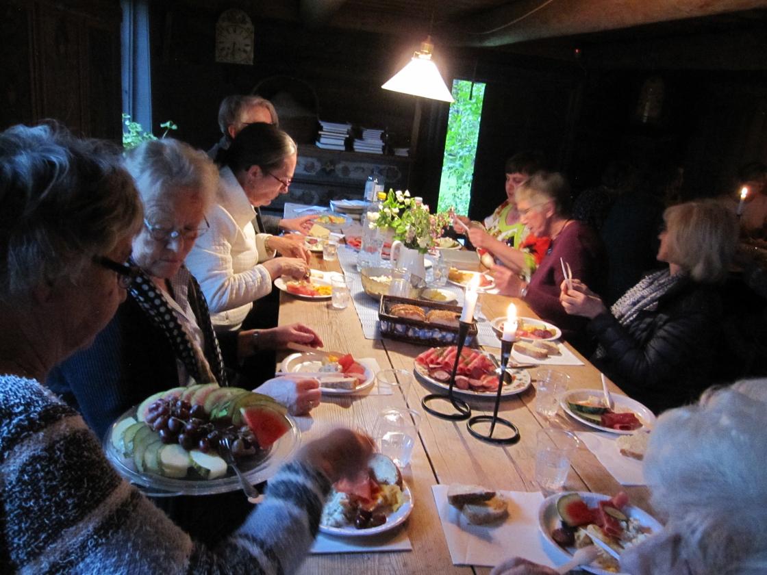 og maten smakte godt