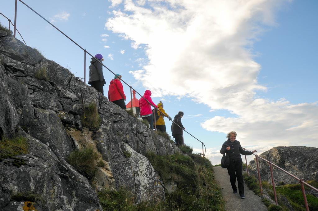 På tur ned fra fyret