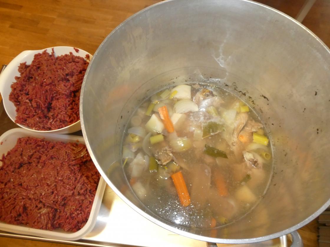 Kjøttdeig og kraft.