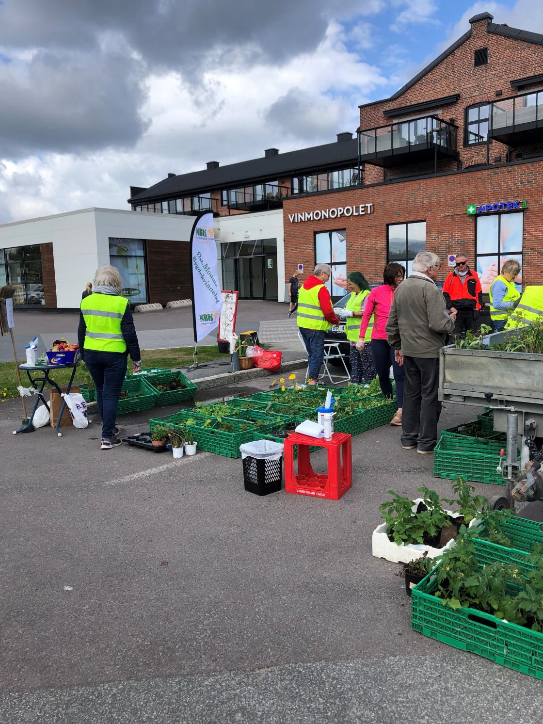 Øst-Modum Bygdekvinnelag grøntloppemarked Vikersund