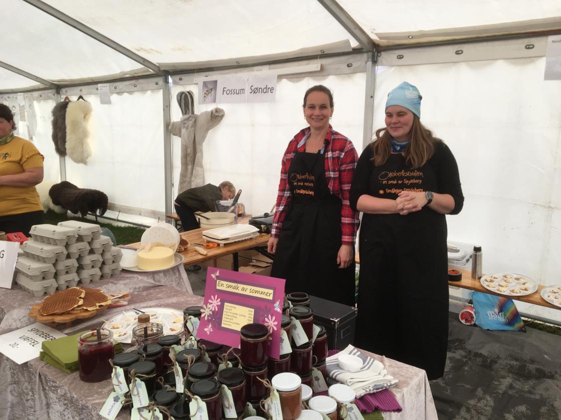 Randi og Hege selger Spydebergvaffel