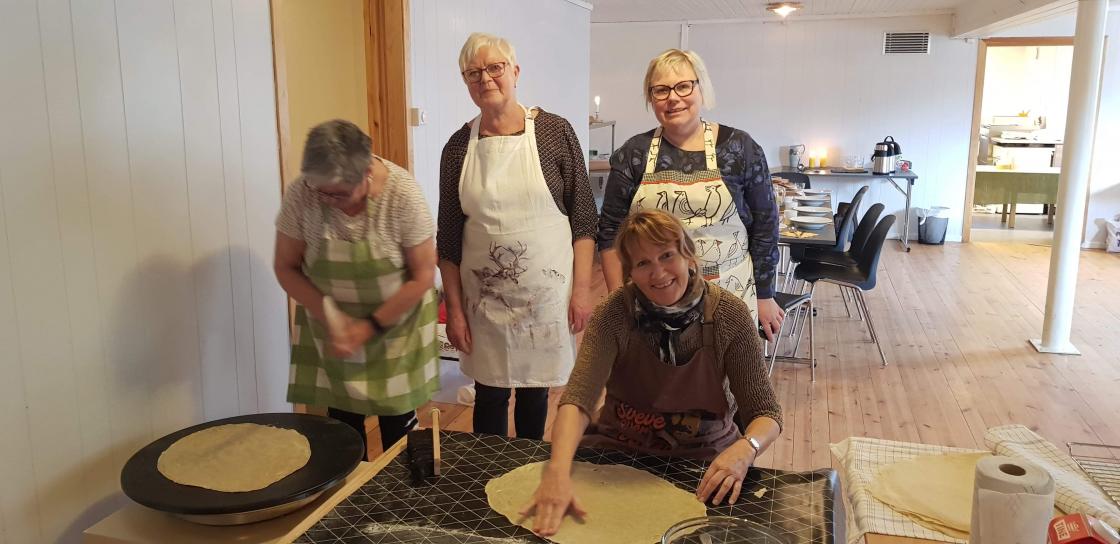 Neking av nekabrød til Vossakling  foto: Liv Spilde