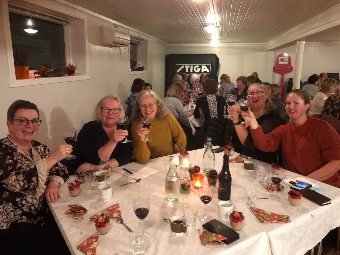 God stemning ved dette bordet og   foto: Liv Spilde