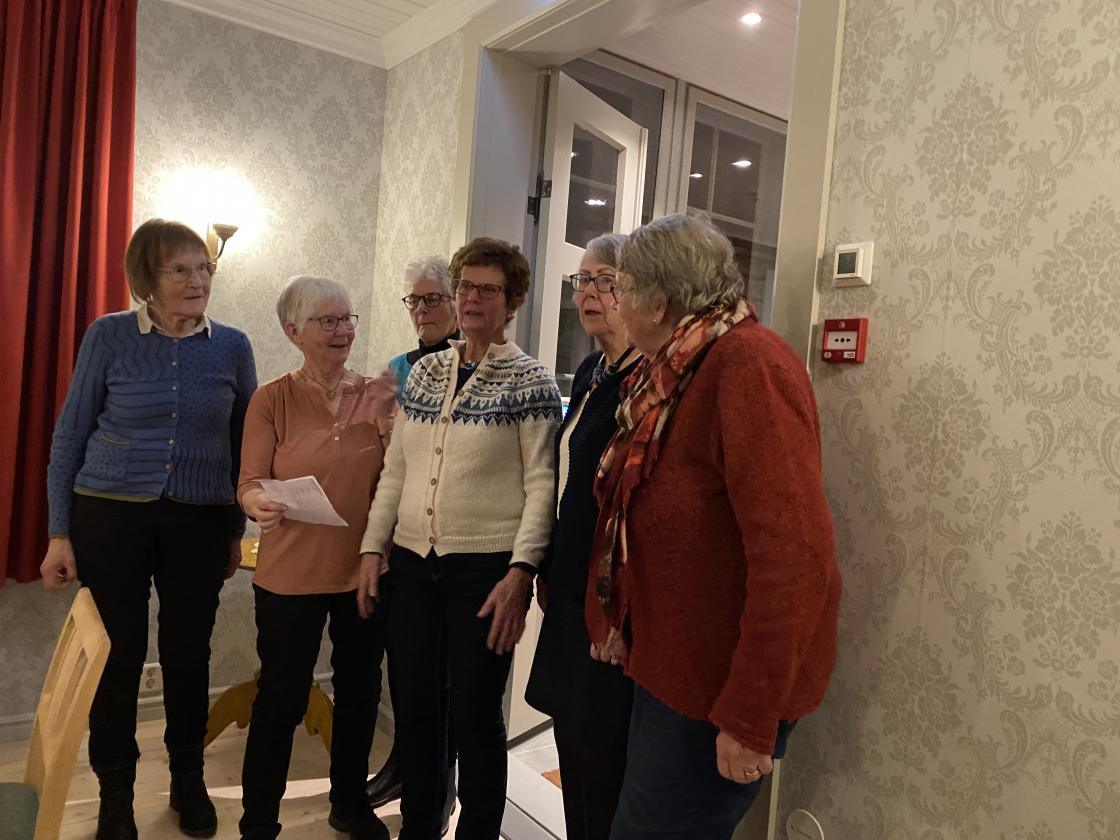 &amp;quot;sekserbomba&amp;quot; underholder