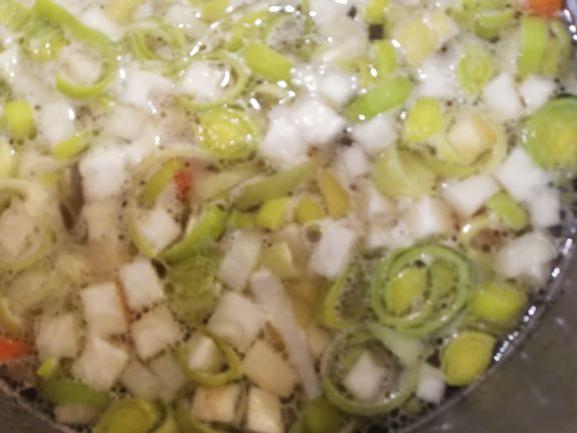 Grønnsaker/poteter kokes i ca. 20 min, til de er møre