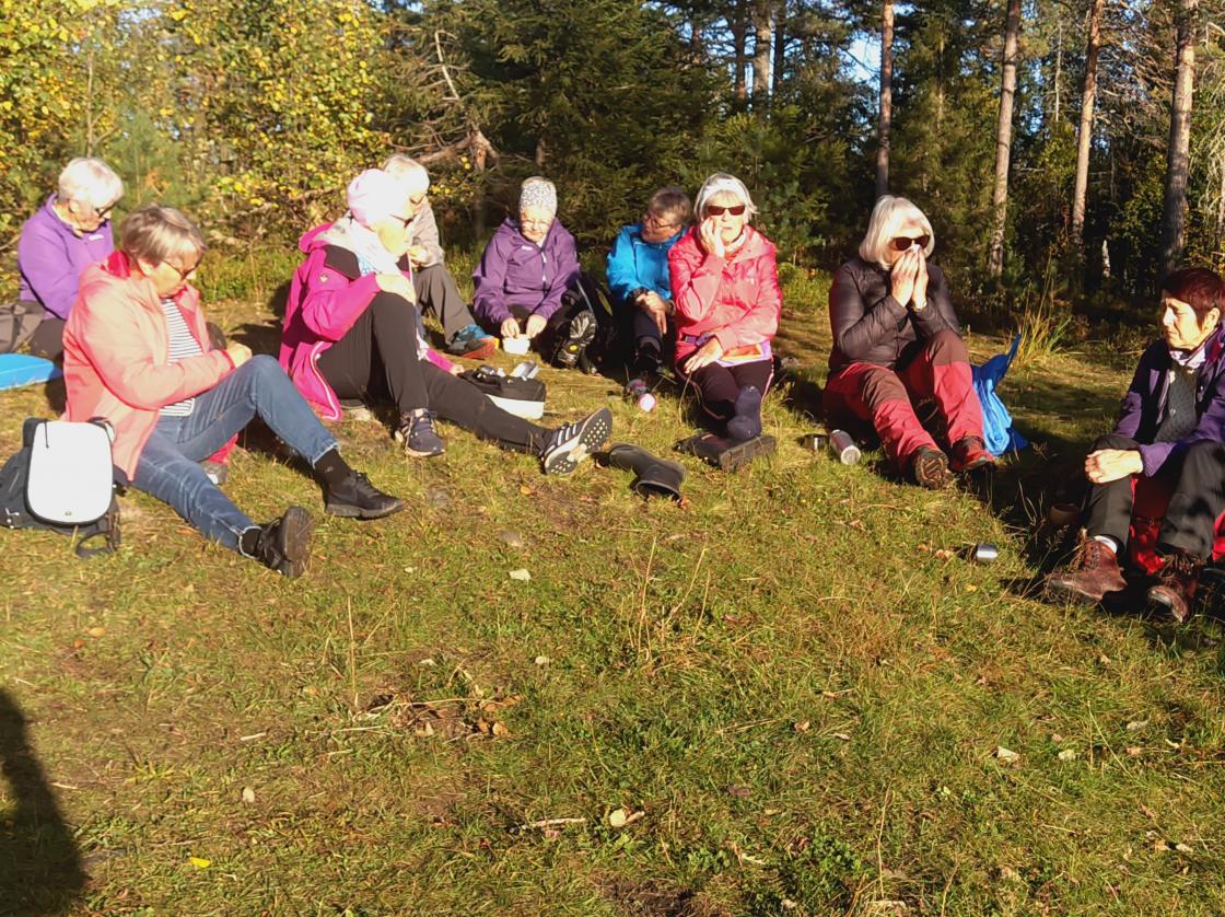 Vi nyter mat og drikke ved Åstjernet