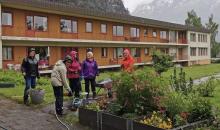 Vått og surt, men vi fekk planta og rydda.