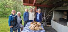 Samlet rundt baksten