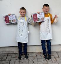 Einar og Håkon Løken med sine diplom