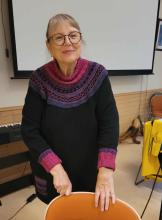 Kvinne holder foredrag